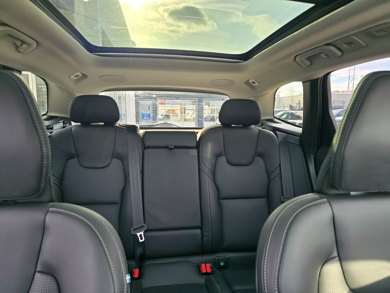 2025 Volvo XC60 ULTRA DARK THEME-8