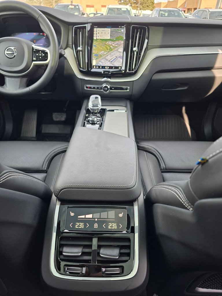 2025 Volvo XC60 ULTRA DARK THEME-21