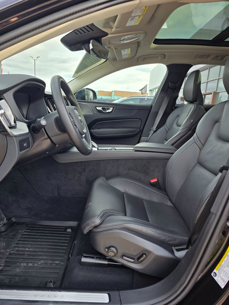 2025 Volvo XC60 ULTRA DARK THEME-24