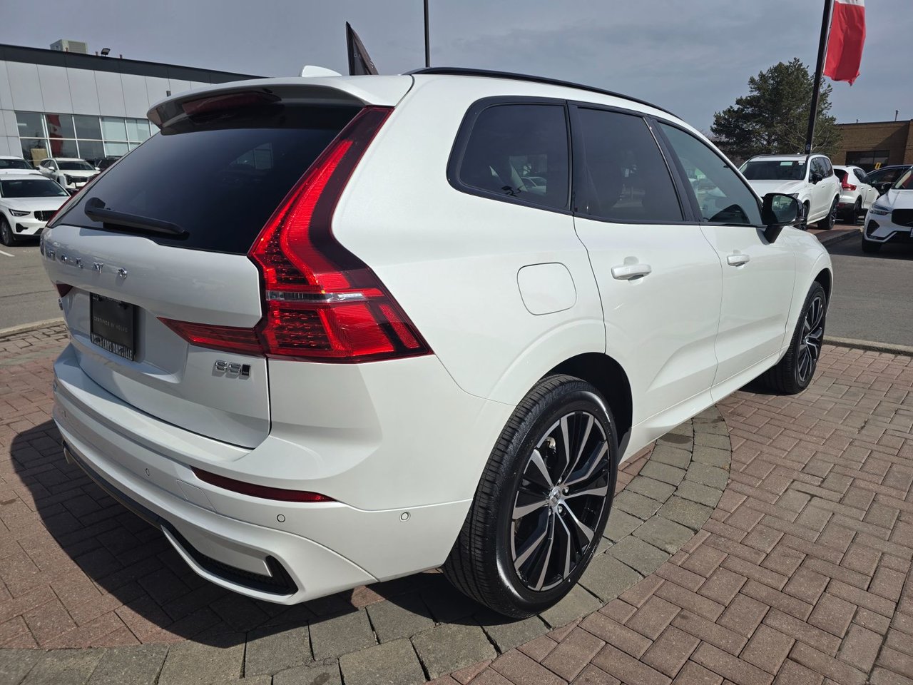 2025 Volvo XC60 PLUS DARK THEME-10