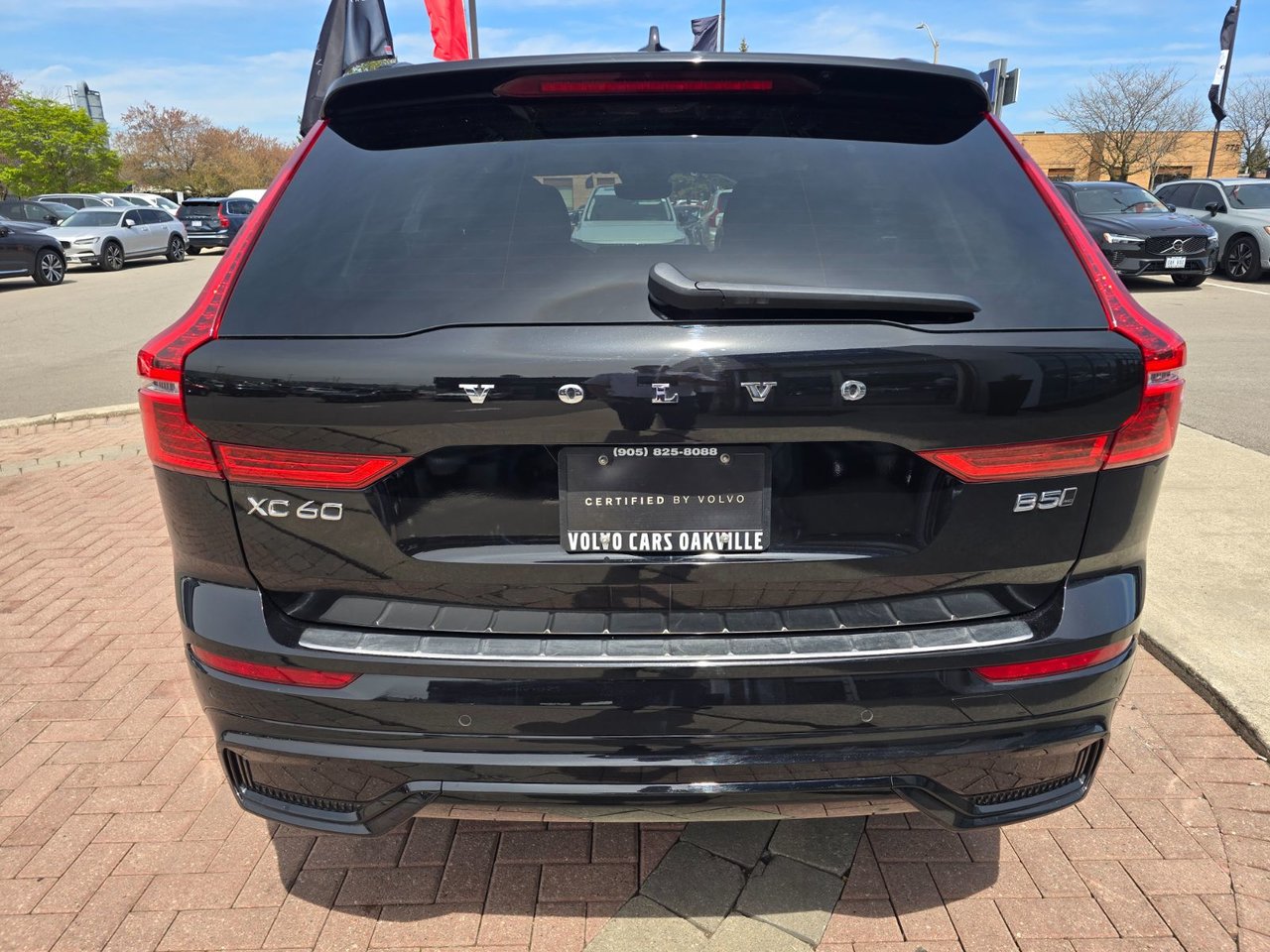 2025 Volvo XC60 PLUS DARK THEME-13