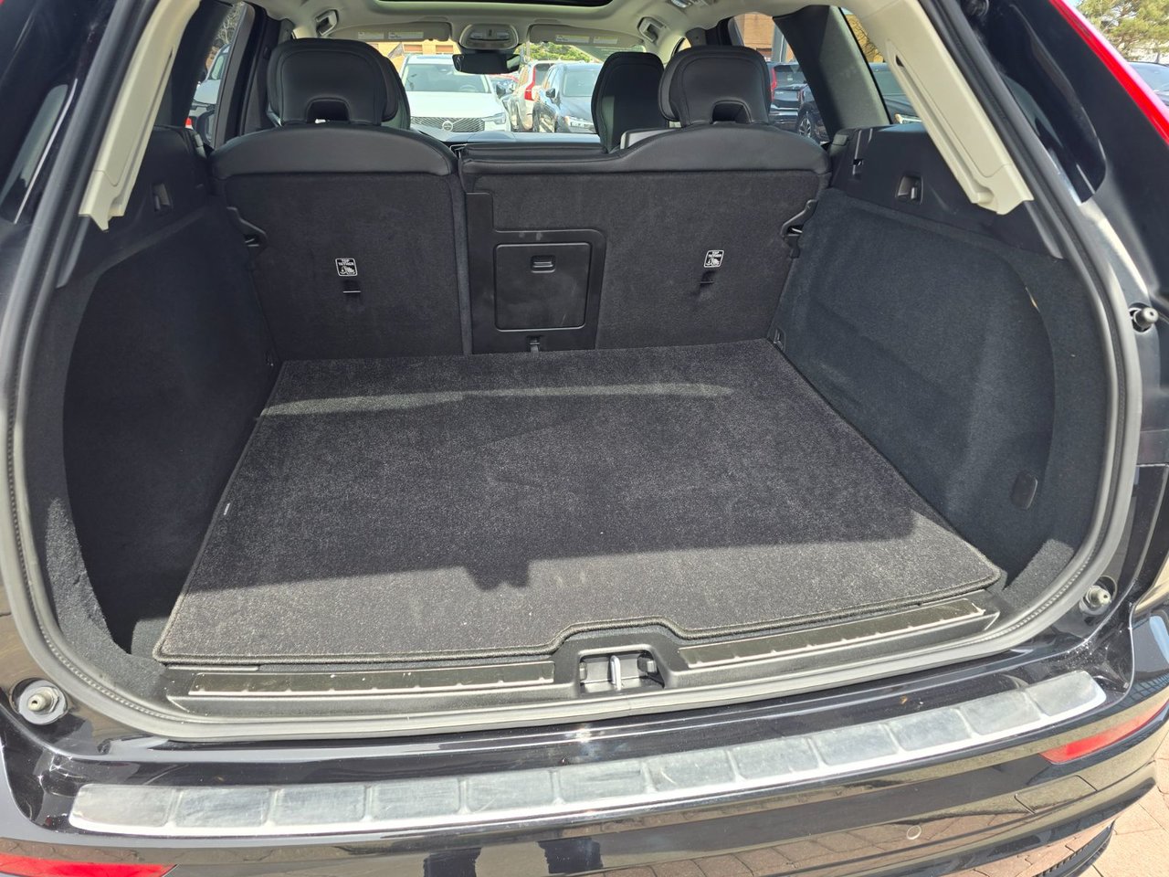 2025 Volvo XC60 PLUS DARK THEME-17