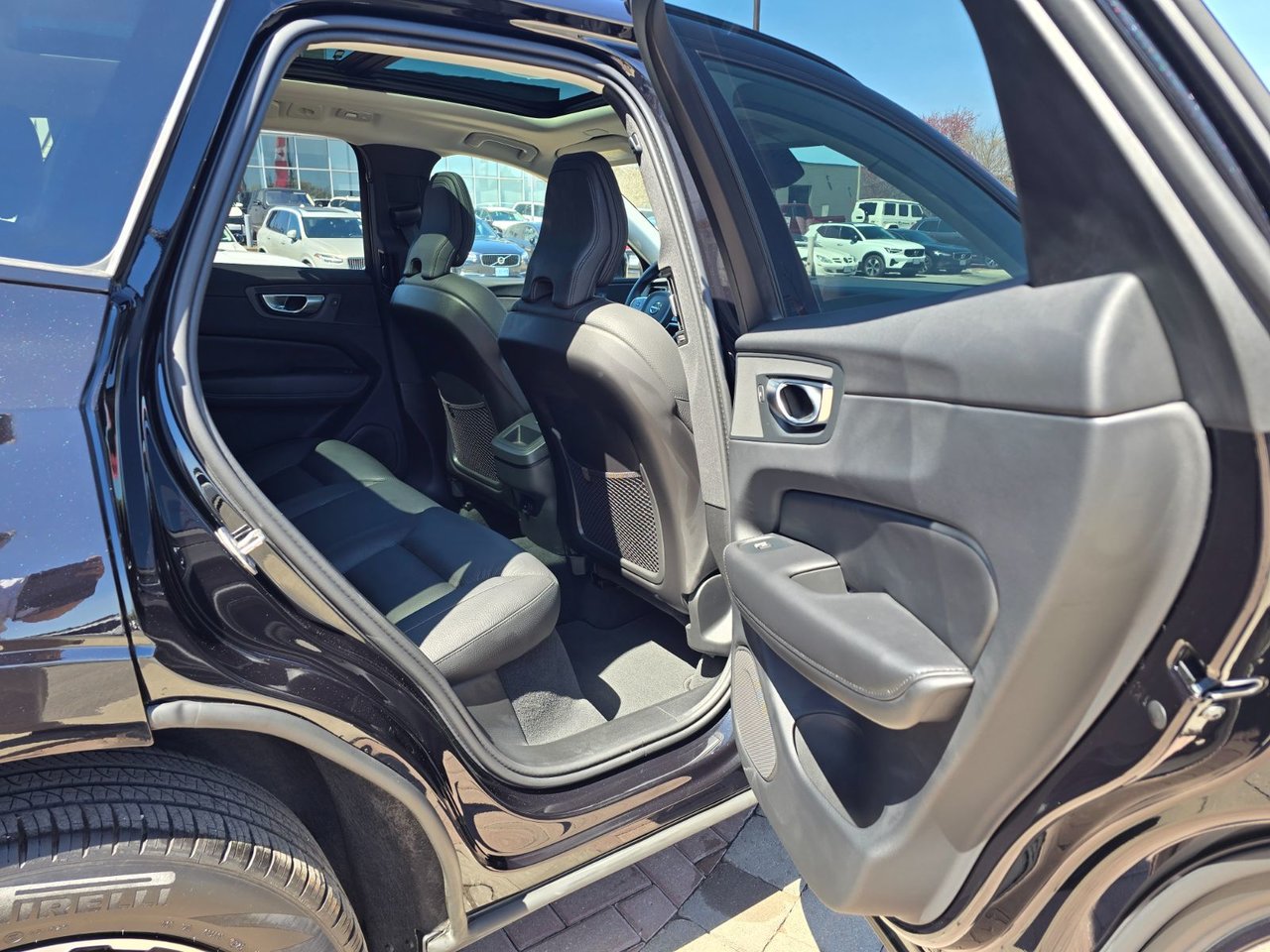 2025 Volvo XC60 PLUS DARK THEME-18
