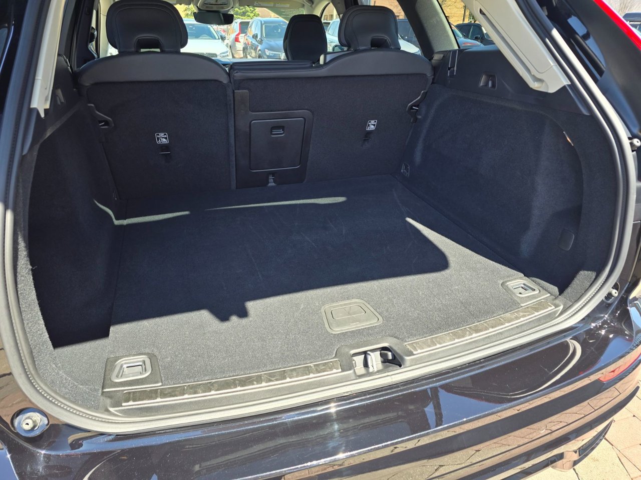 2025 Volvo XC60 PLUS DARK THEME-17