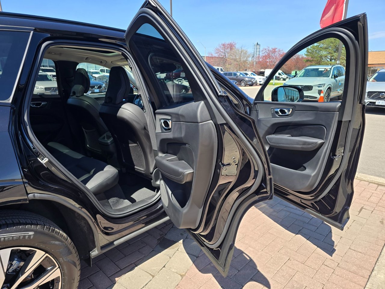 2025 Volvo XC60 PLUS DARK THEME-10