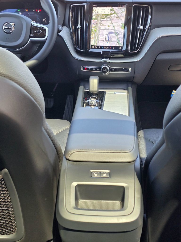 2025 Volvo XC60 PLUS DARK THEME-21