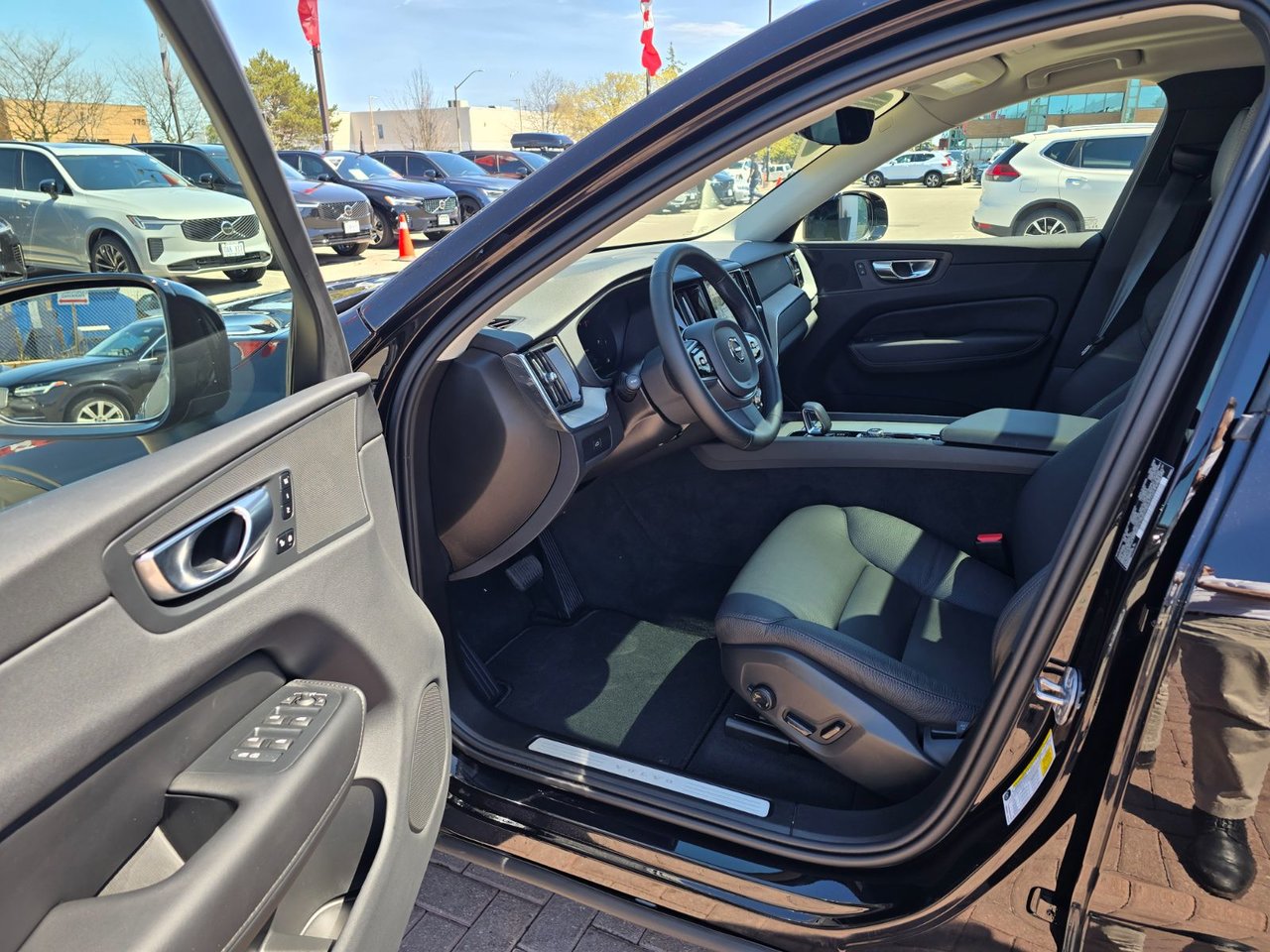 2025 Volvo XC60 PLUS DARK THEME-12