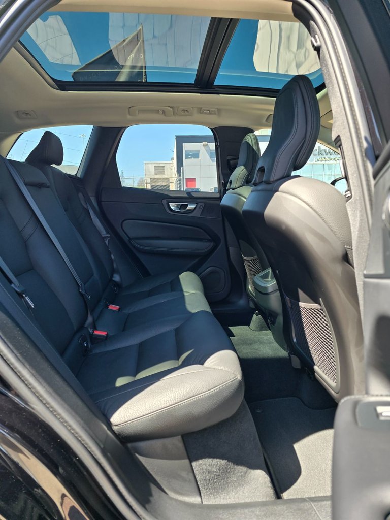 2025 Volvo XC60 PLUS DARK THEME-19