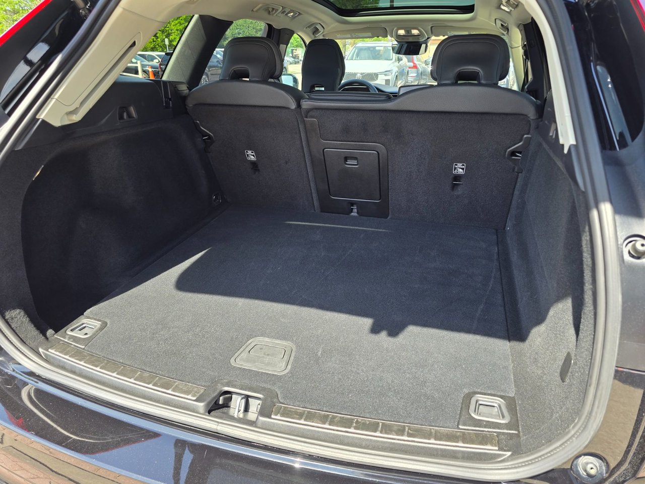 2025 Volvo XC60 PLUS DARK THEME-17