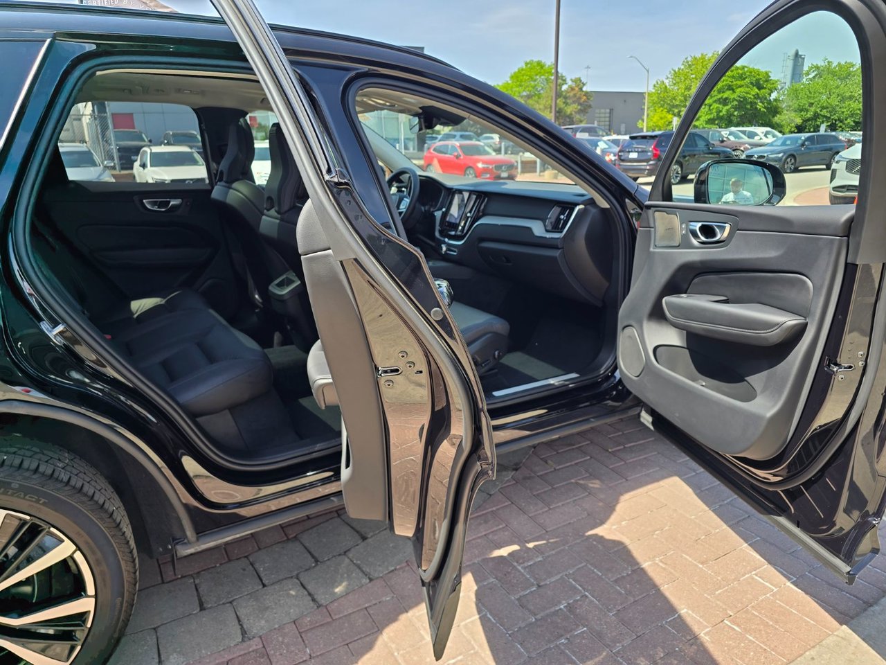 2025 Volvo XC60 PLUS DARK THEME-10