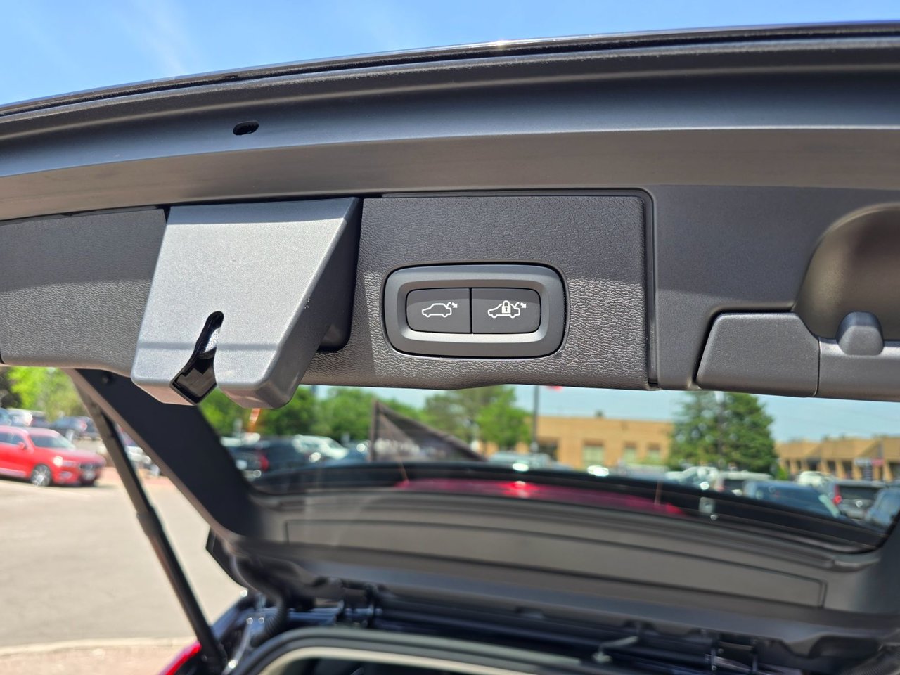 2025 Volvo XC60 PLUS DARK THEME-16