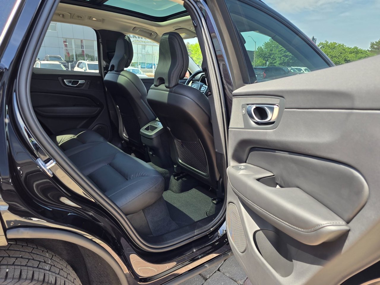 2025 Volvo XC60 PLUS DARK THEME-18