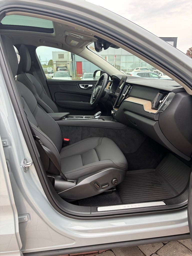 2026 Volvo XC60 PLUS DARK THEME-22