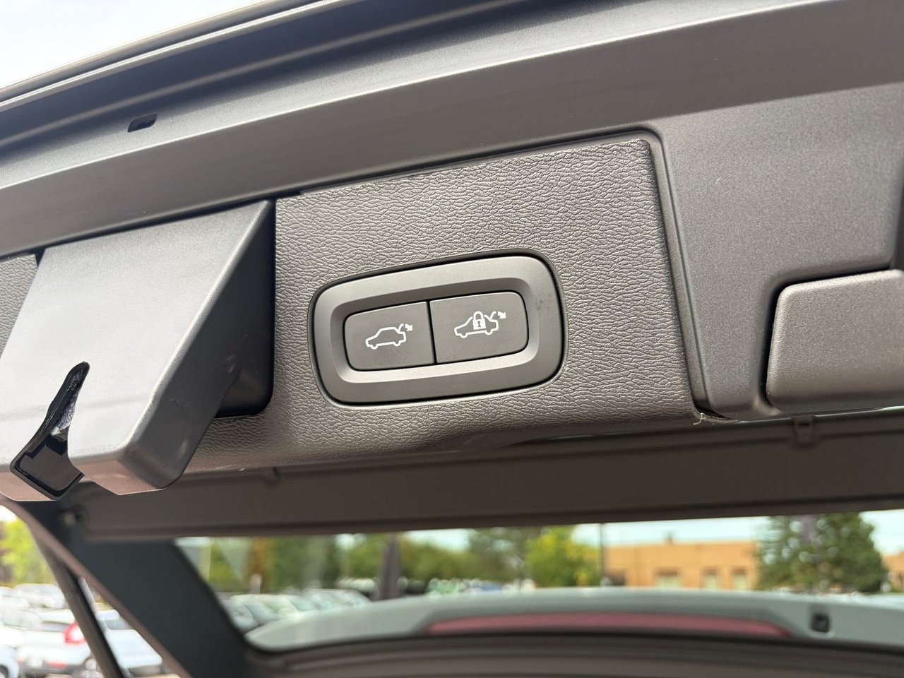 2026 Volvo XC60 PLUS DARK THEME-16