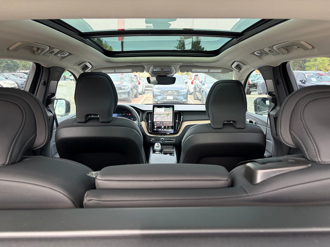 2026 Volvo XC60 PLUS DARK THEME-17