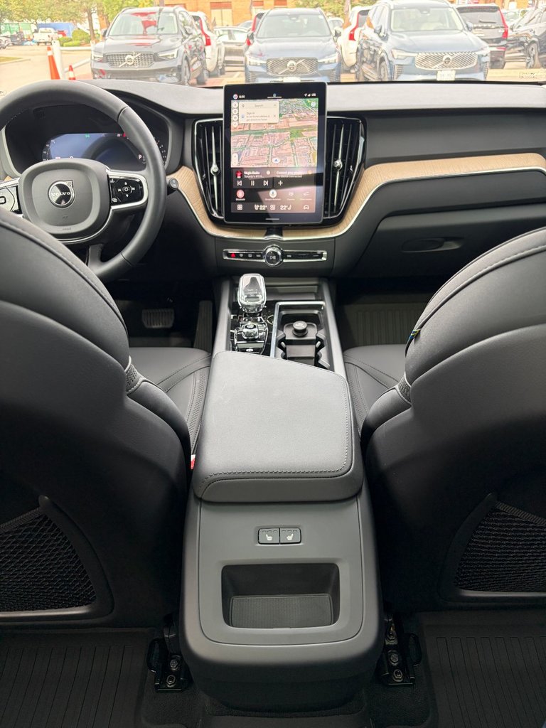 2026 Volvo XC60 PLUS DARK THEME-8