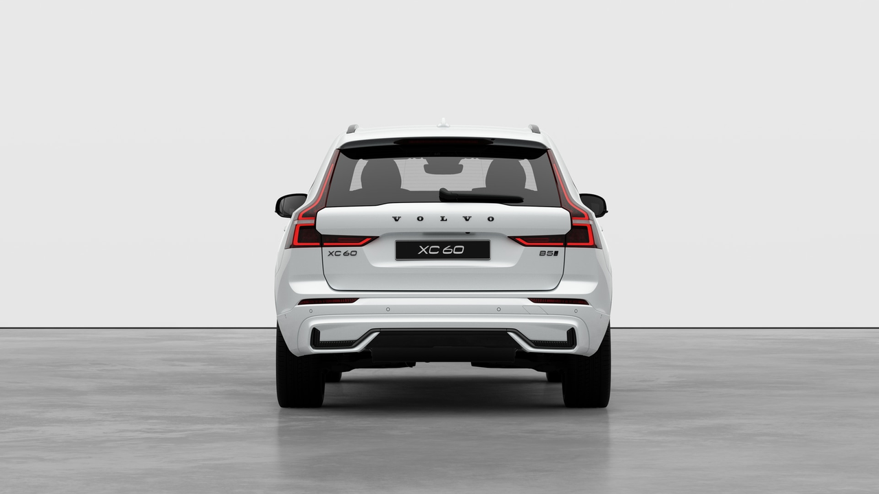 2027 Volvo XC60 Plus Black Edition-5