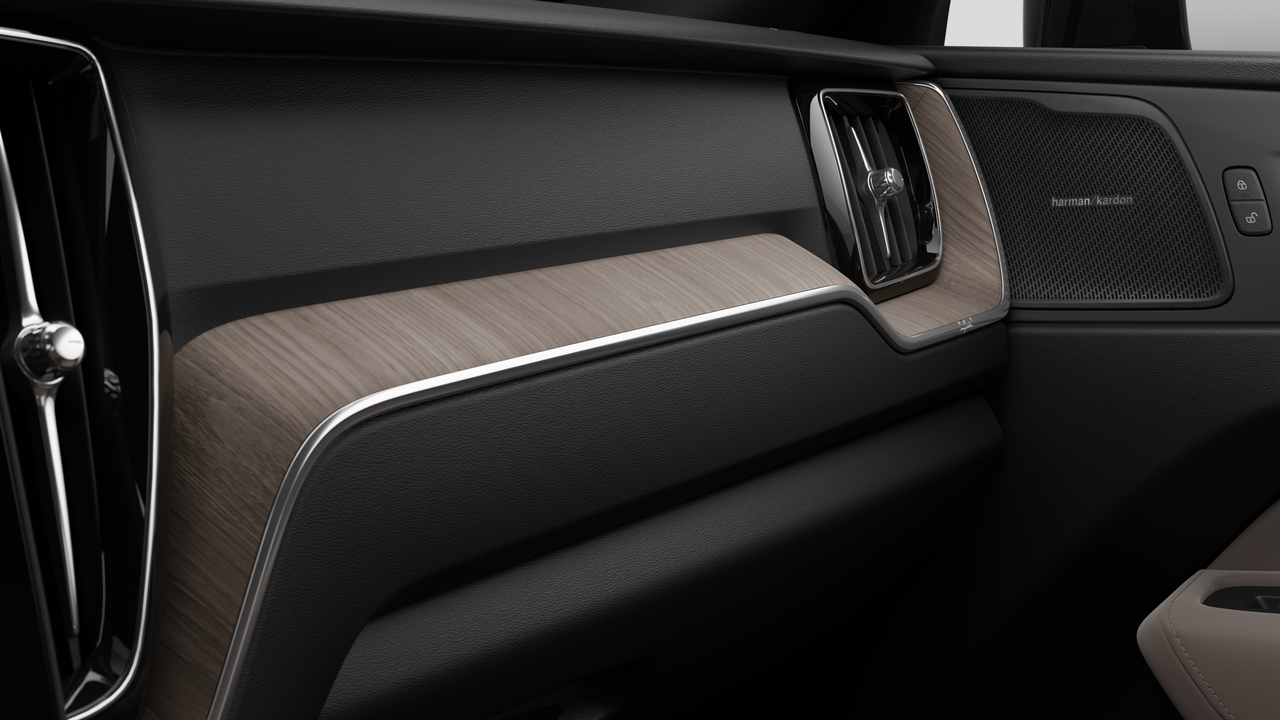 2027 Volvo XC60 Plus Dark Theme-8