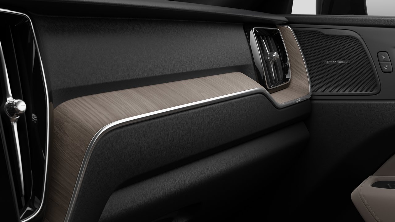 2027 Volvo XC60 Plus Dark Theme-8