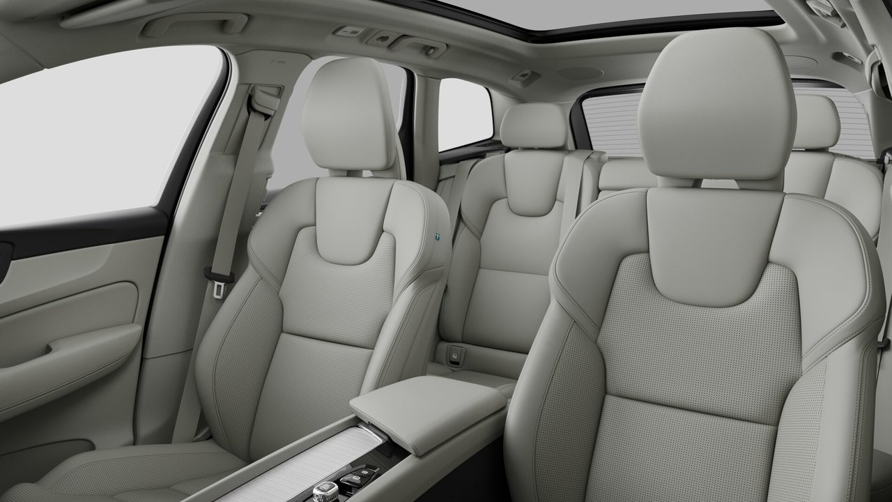 2027 Volvo XC60 Ultra (Dark Theme)-11