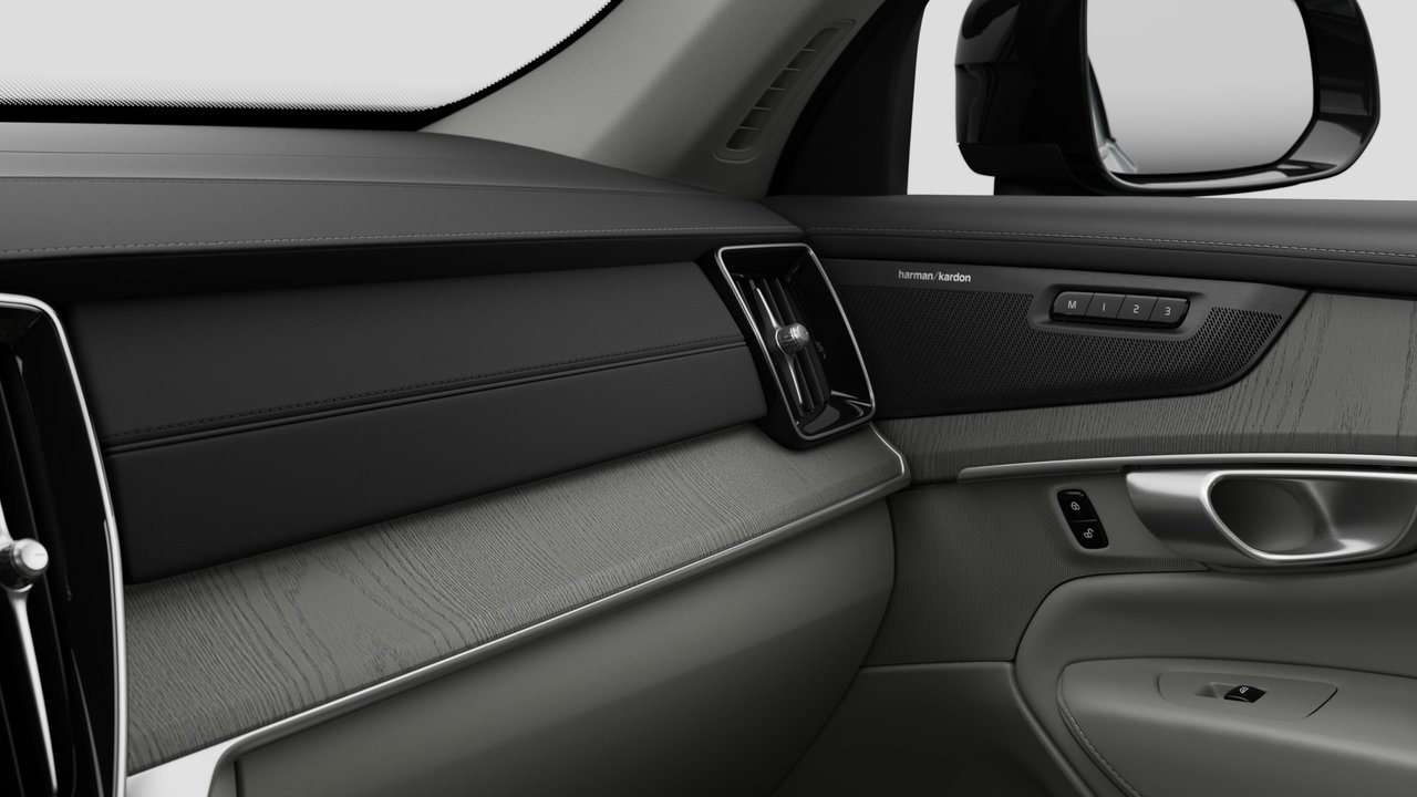 2027 Volvo XC90 Plug-in hybrid Ultra 7-Seater (Dark Theme)-8