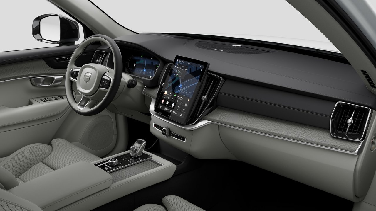 2027 Volvo XC90 Plug-in hybrid Ultra 7-Seater (Dark Theme)-9