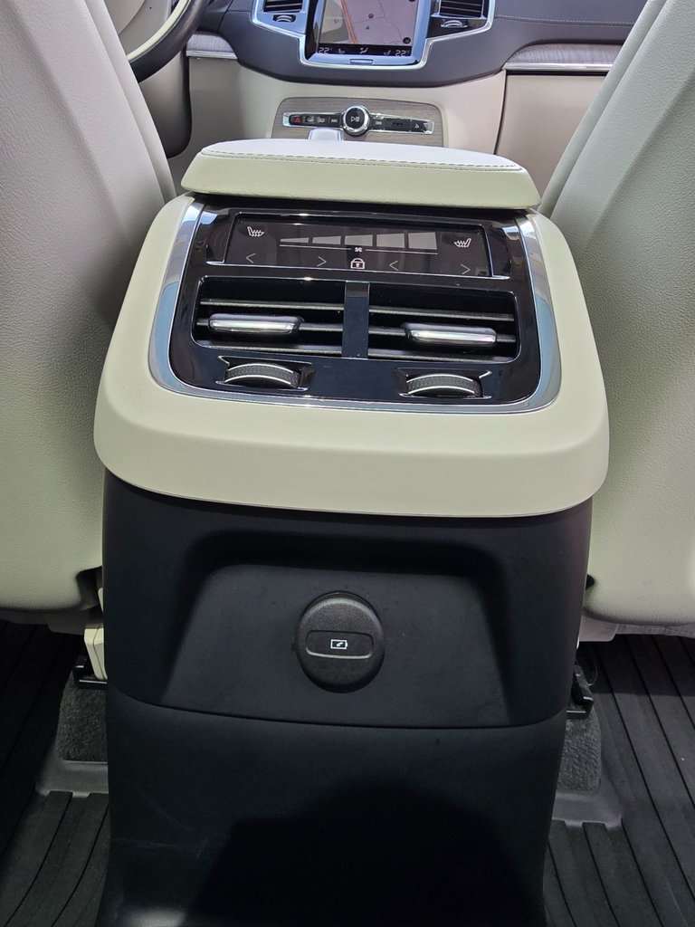 2022 Volvo XC90 RECHARGE INSCRIPTION-22