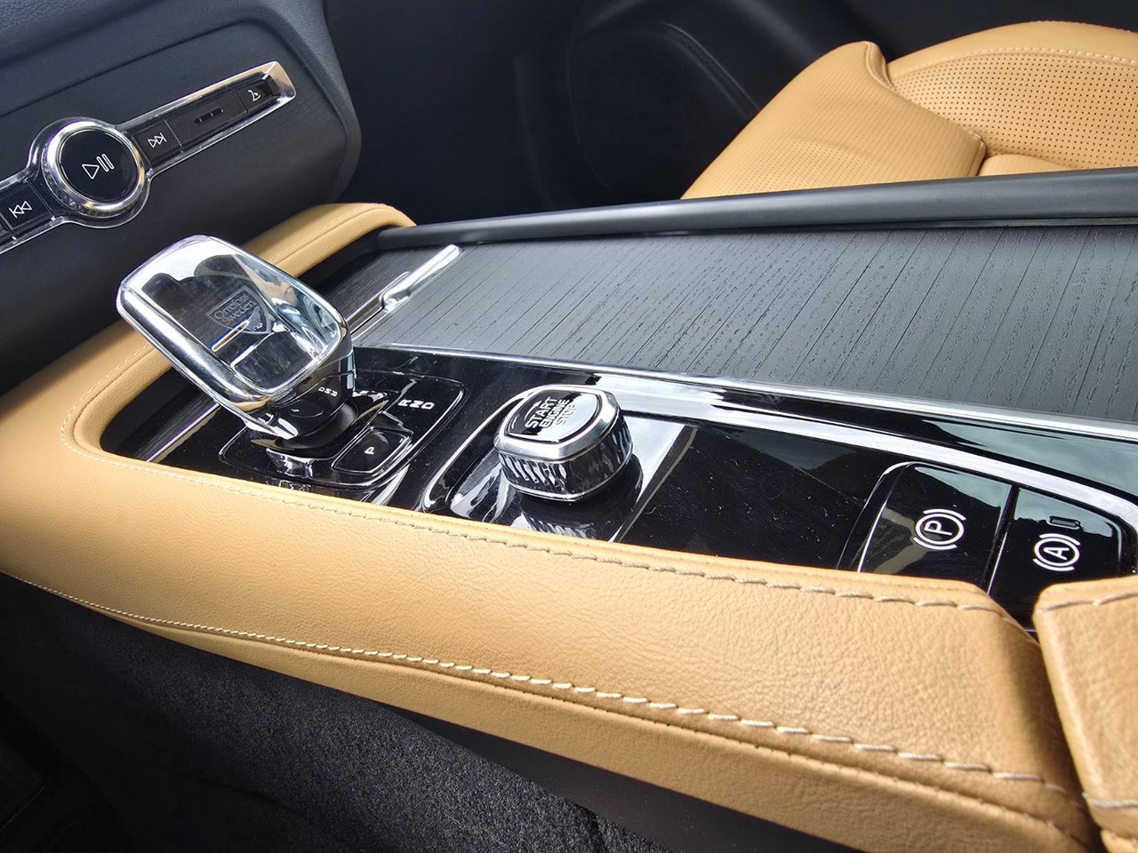 2023 Volvo XC90 RECHARGE ULTIMATE DARK THEME-35