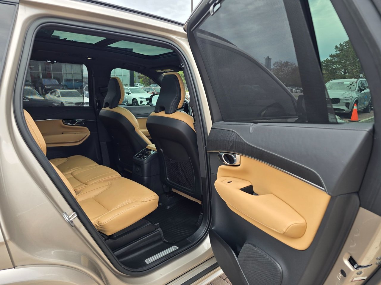 2023 Volvo XC90 RECHARGE ULTIMATE DARK THEME-10