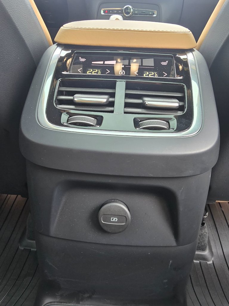 2023 Volvo XC90 RECHARGE ULTIMATE DARK THEME-24