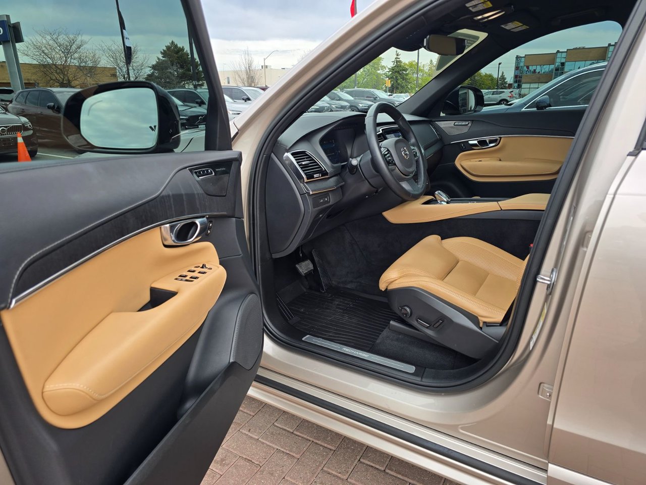 2023 Volvo XC90 RECHARGE ULTIMATE DARK THEME-12