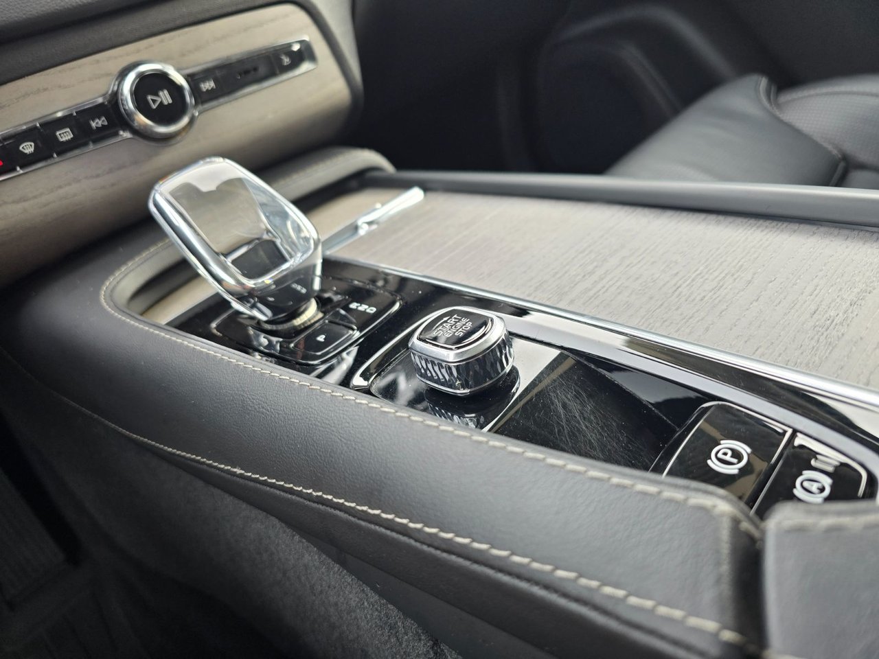 2024 Volvo XC90 RECHARGE ULTIMATE BRIGHT THEME-35