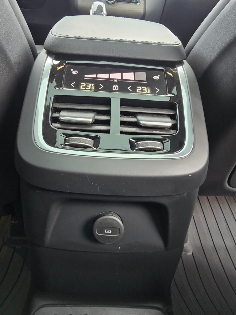 2024 Volvo XC90 RECHARGE ULTIMATE BRIGHT THEME-26