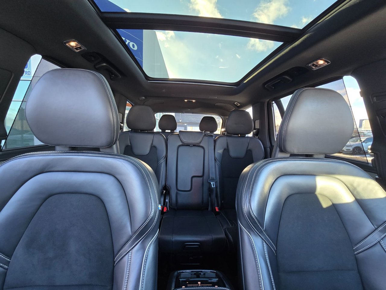 2022 Volvo XC90 R-DESIGN-8