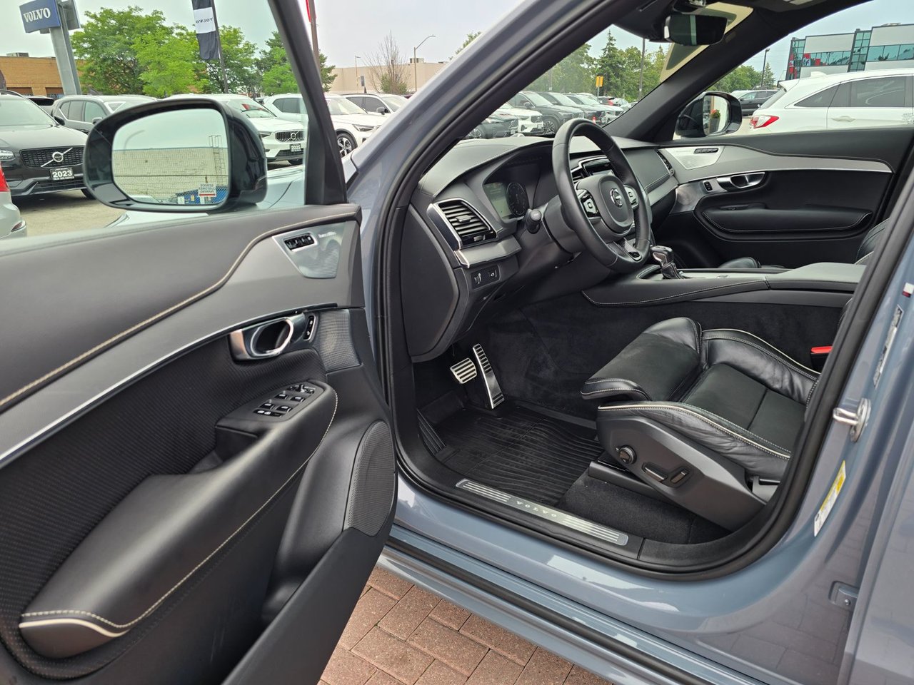 2022 Volvo XC90 R-DESIGN-12