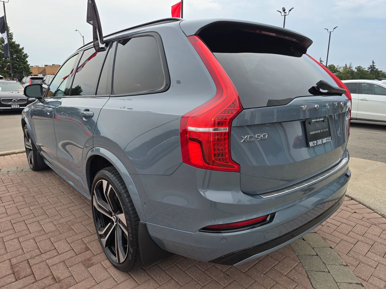 2022 Volvo XC90 R-DESIGN-11