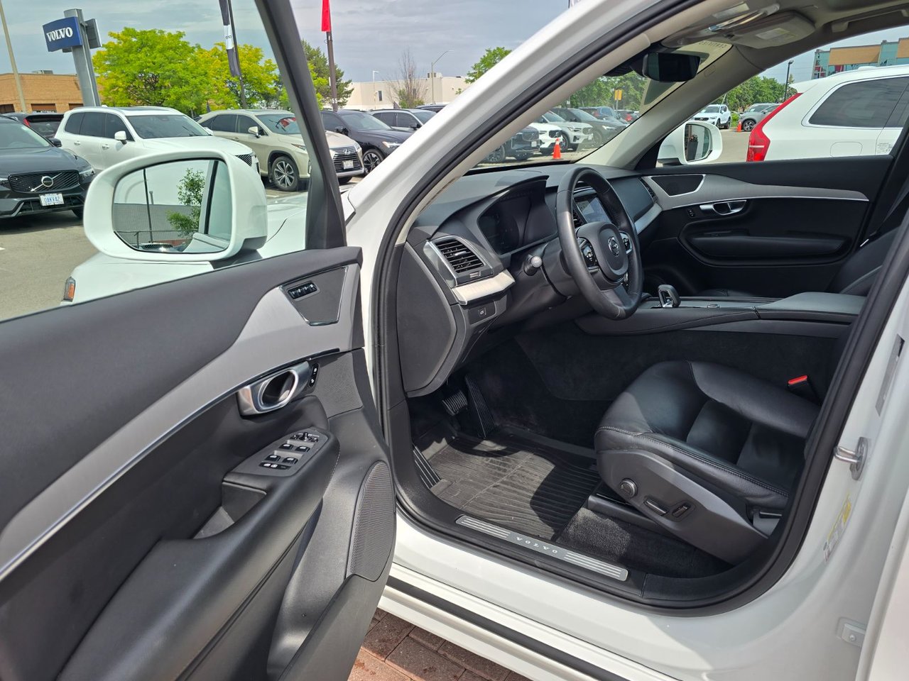 2023 Volvo XC90 CORE-12