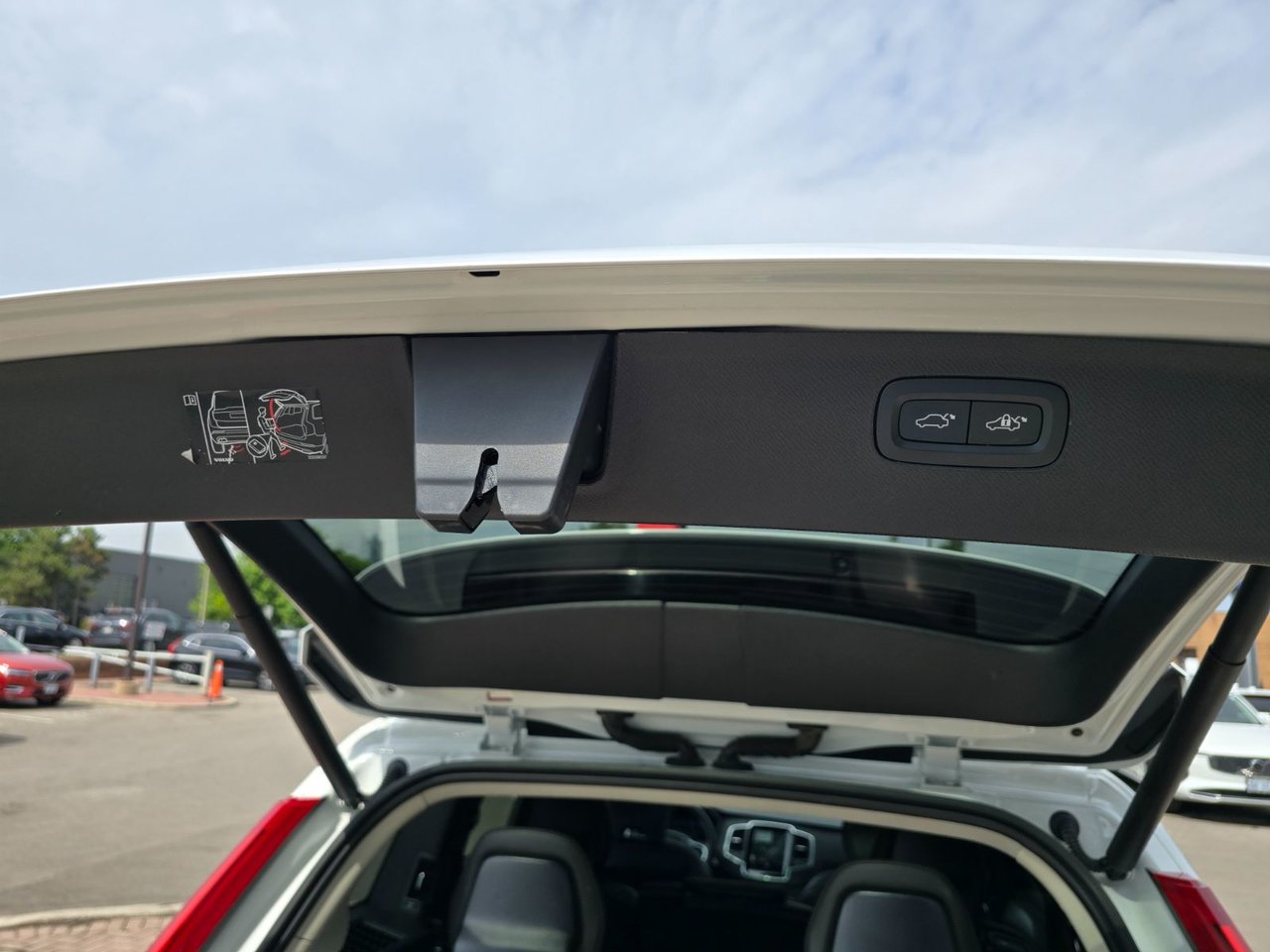 2023 Volvo XC90 CORE-16