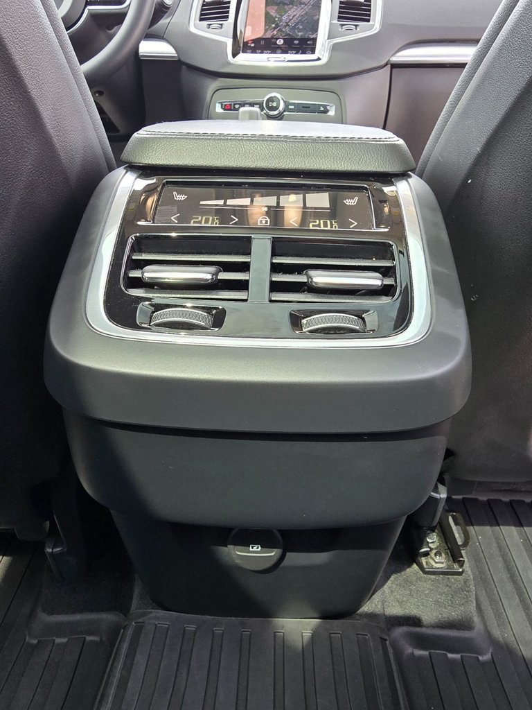 2023 Volvo XC90 CORE-20