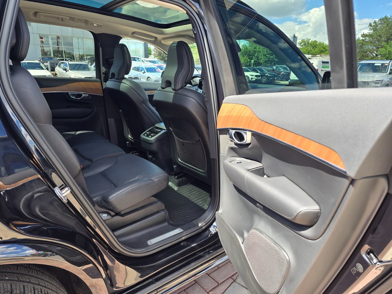 2023 Volvo XC90 PLUS DARK THEME-18