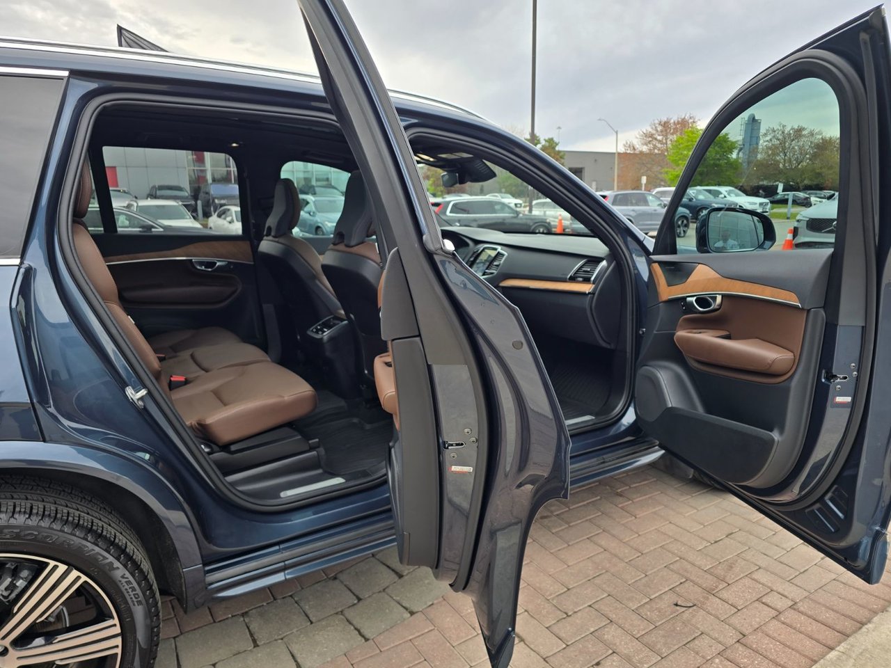 2024 Volvo XC90 PLUS BRIGHT THEME-10