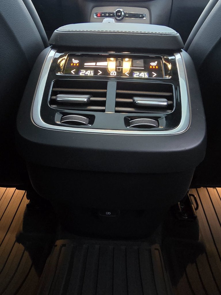 2025 Volvo XC90 ULTRA BRIGHT THEME-21