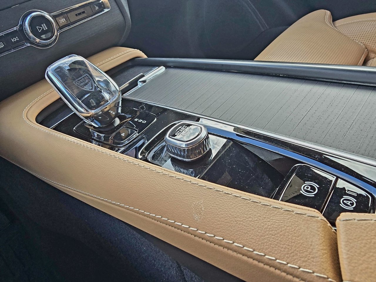 2025 Volvo XC90 ULTRA BRIGHT THEME-31