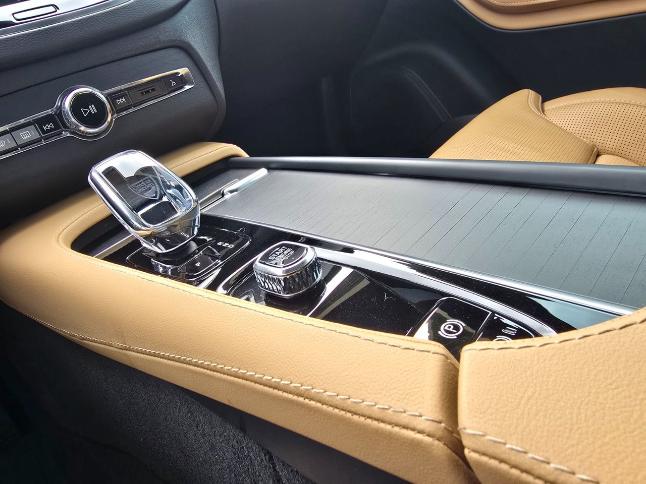 2025 Volvo XC90 ULTRA BRIGHT THEME-30