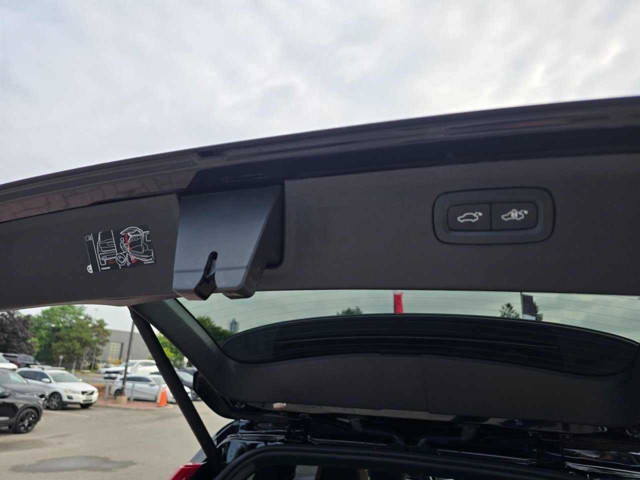 2025 Volvo XC90 ULTRA BRIGHT THEME-17