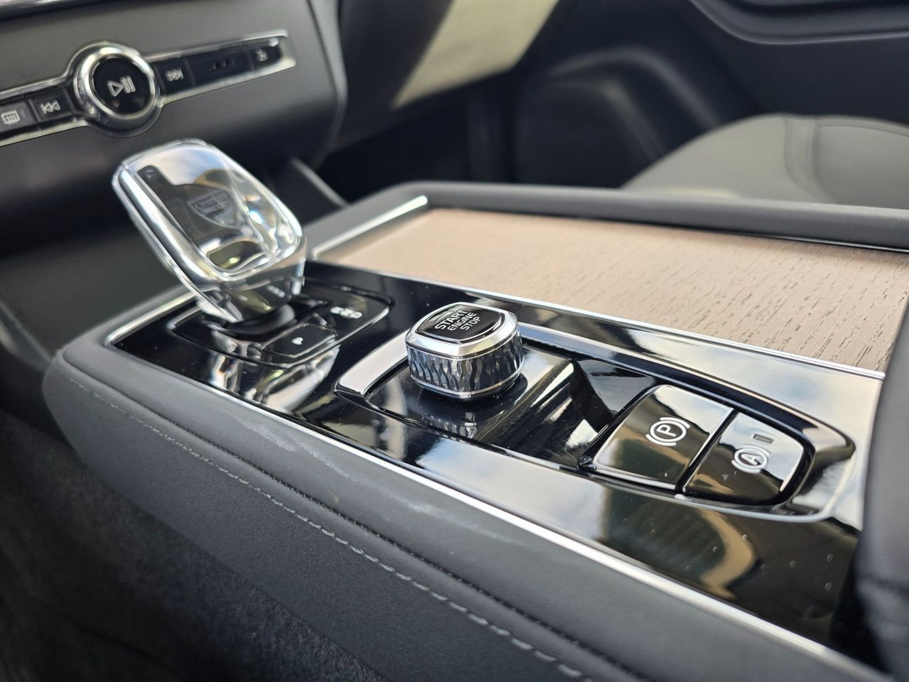 2026 Volvo XC90 PLUS BRIGHT THEME-32