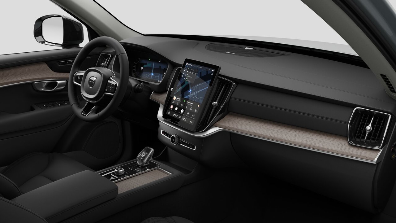 2027 Volvo XC90 Plus 7-Seater (Dark Theme)-9