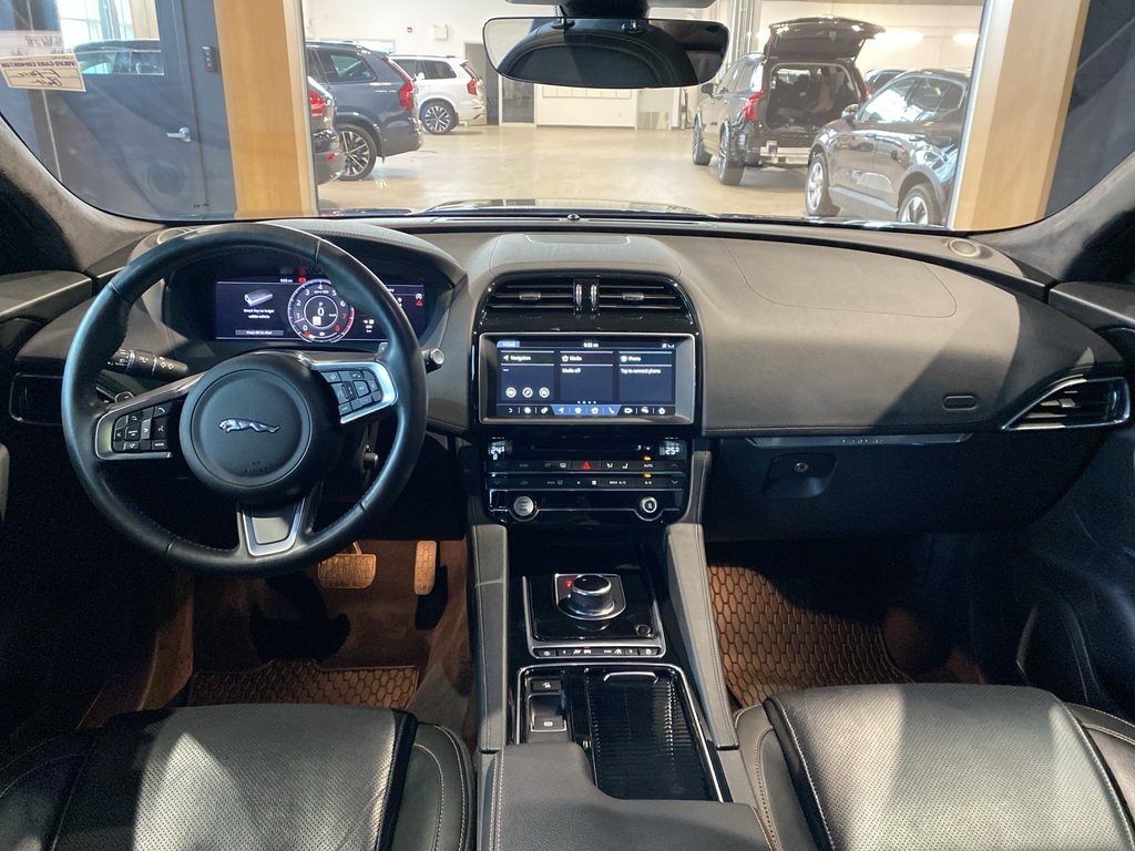 2020 Jaguar F-PACE 30t AWD Prestige-10