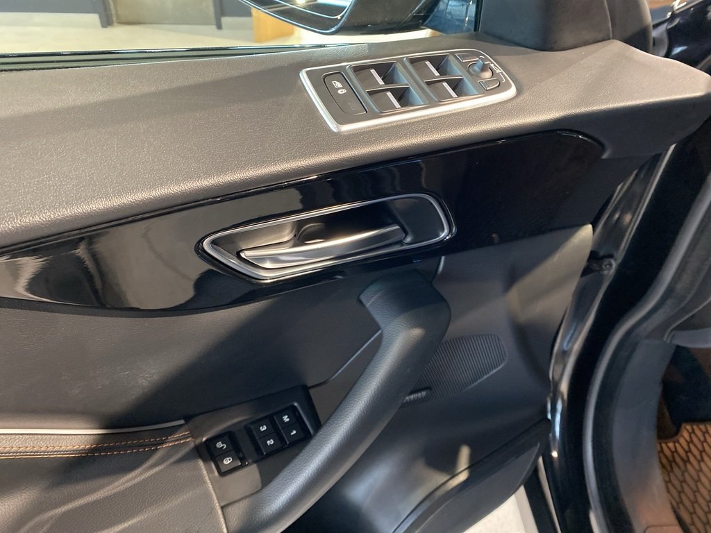 2020 Jaguar F-PACE 30t AWD Prestige-11