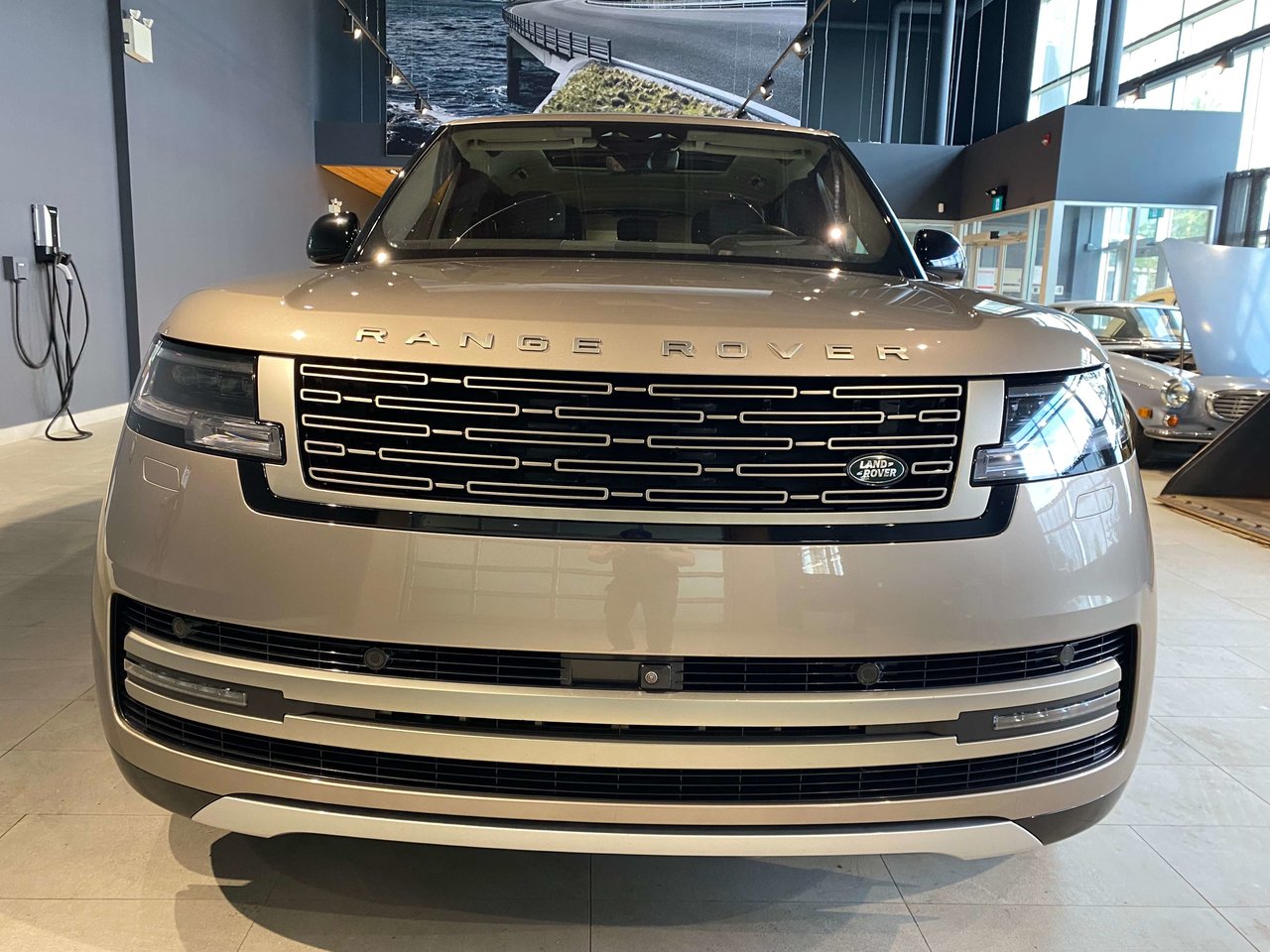 2023 Land Rover New Range Rover P530 SE SWB-7